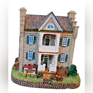 2 Liberty Falls Vintage Y2K Christmas Village Buildings Sinclair Hotel + Theatre